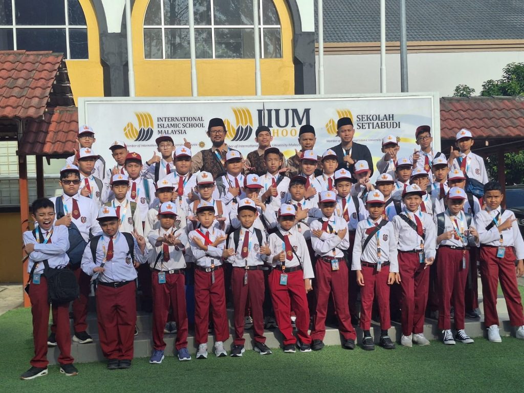 MENJEJAK DUNIA, MENGUATKAN IMAN. Kisah Indah Global Learning Experience (GLE) 2026