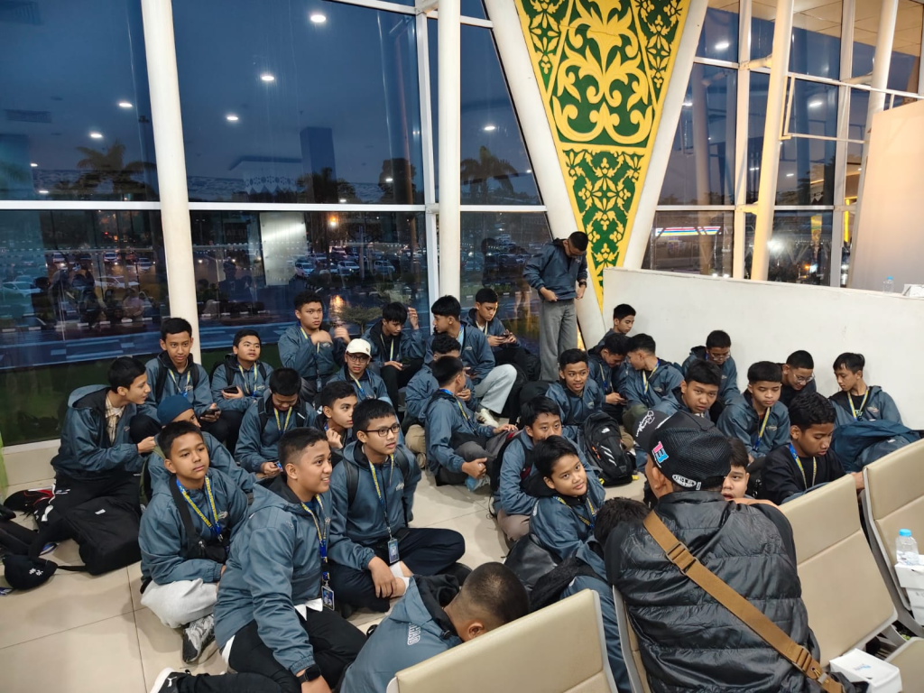 Persiapan keberangkatan di Bandara Sultan Syrif Kasim II 