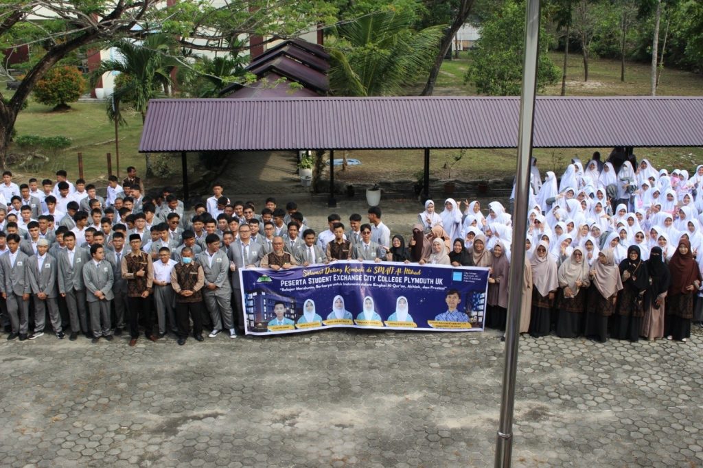 Kembali Dari United Kingdom, Peserta Student Exchange Sma It Al-Ittihad Disambut Hangat Keluarga Besar Sekolah