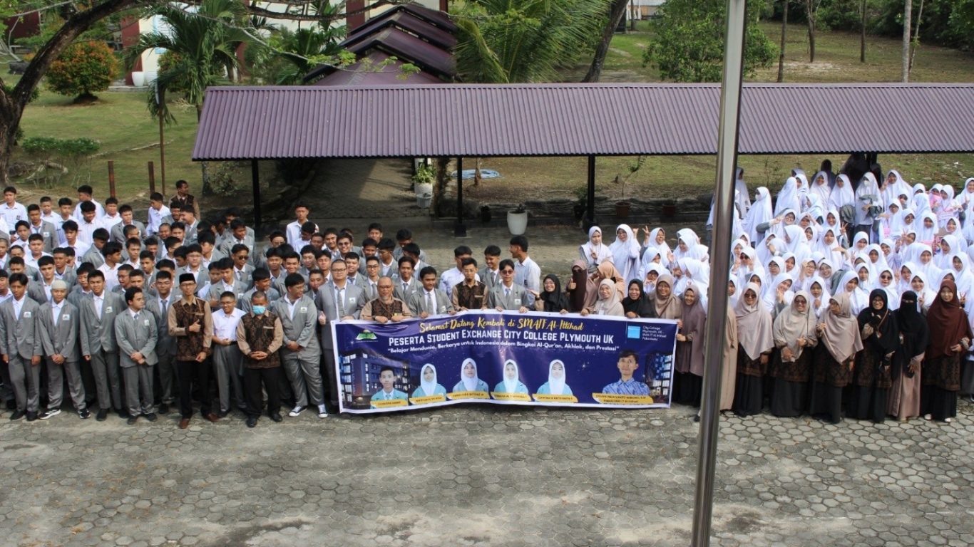 Kembali Dari United Kingdom, Peserta Student Exchange Sma It Al-Ittihad Disambut Hangat Keluarga Besar Sekolah