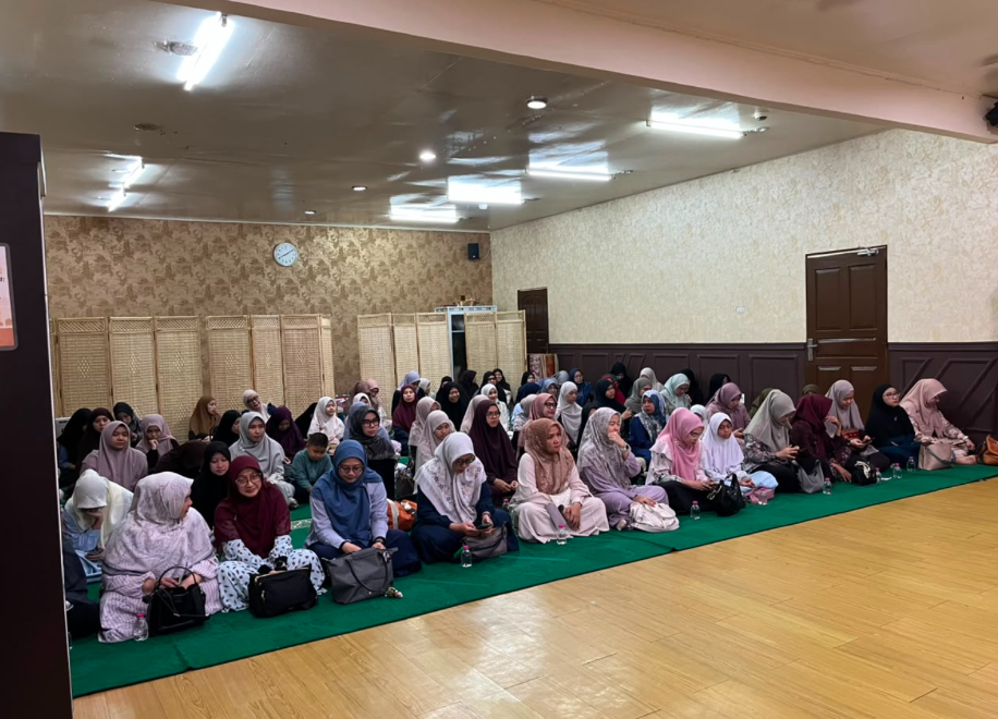 Membangun Kolaborasi Orang tua dan Guru Melalui Kegiatan Open House dan Parent Teaching.